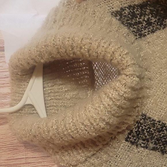 Beautiful poncho - Picture 4 of 6